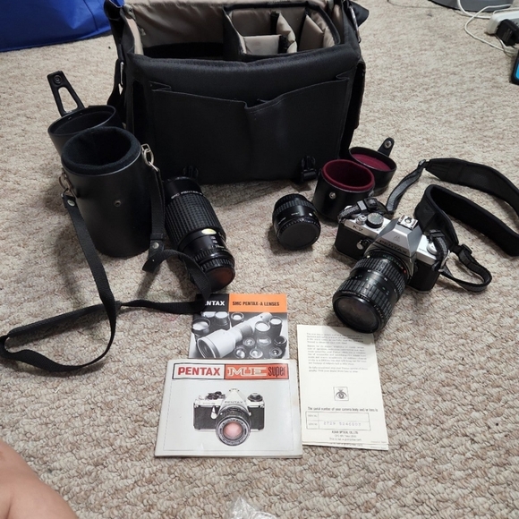 H.P.🎉Vintage Pentax Camera With Lenses and Travel Bag